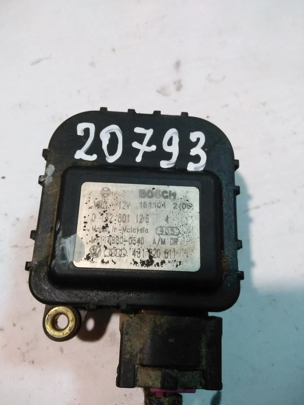 Моторчик заслонки печки 4B1820511C  2.8 Бензин Au