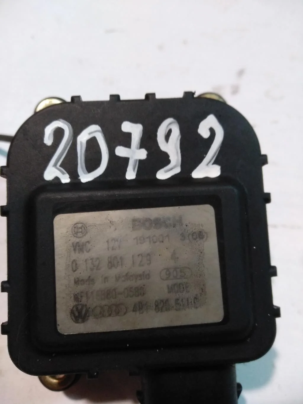 Моторчик заслонки печки 4B1820511C  2.8 Бензин Au