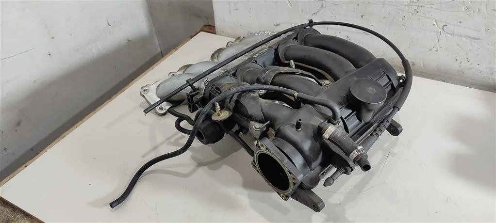 Коллектор впускной 06A133205D  1.8 Бензин Volkswa