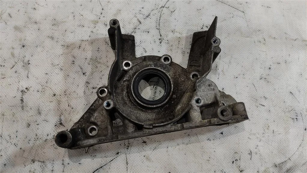 Крышка двигателя передняя 038103153A  1.8 Турбо б