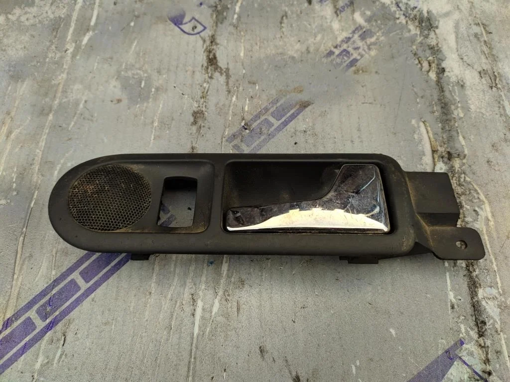 Ручка внутренняя задняя правая 1J4839114C  1.9 TD