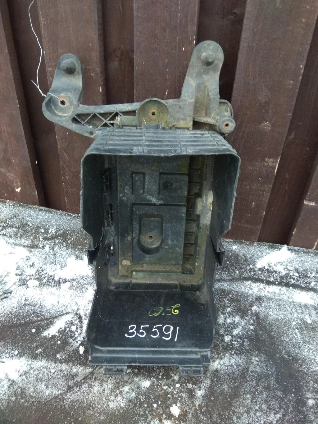 Полка аккумулятора 1K0915333C  2.0 TFSI Skoda