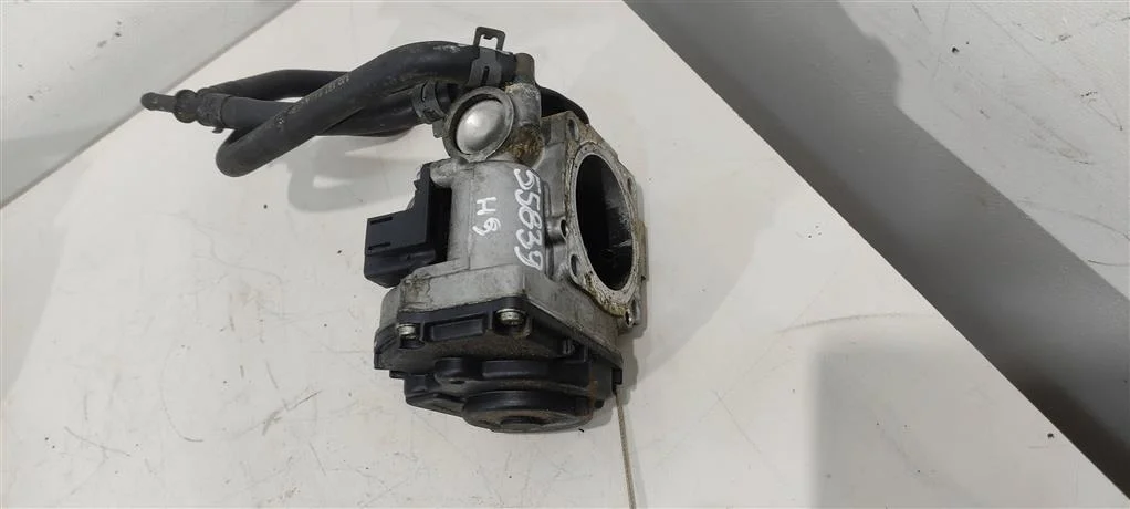 Заслонка дроссельная 06A133064M  1.8 Бензин Audi