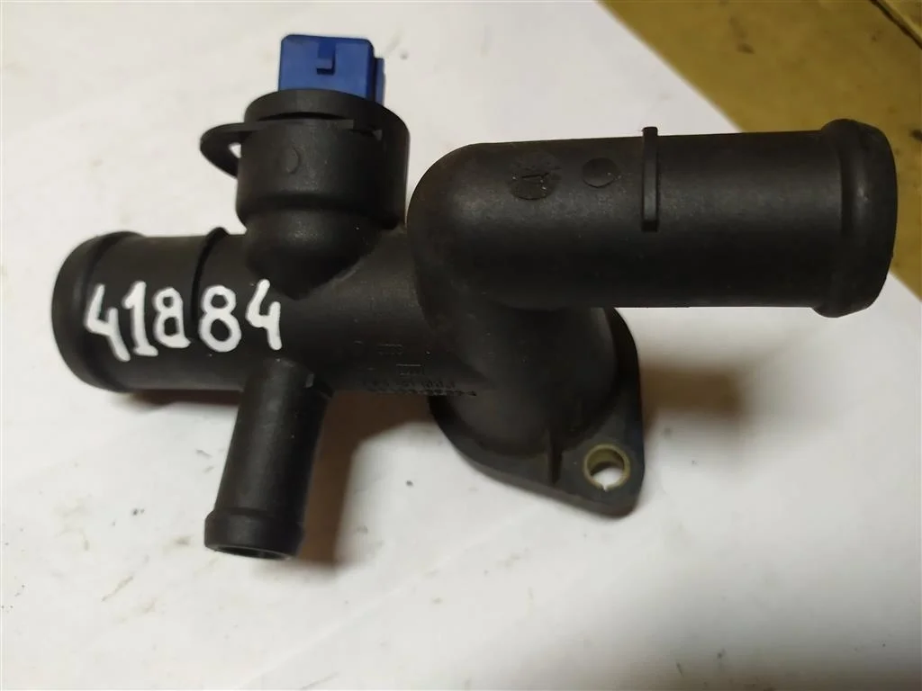 Фланец (тройник) системы охлаждения 06a121133j  1