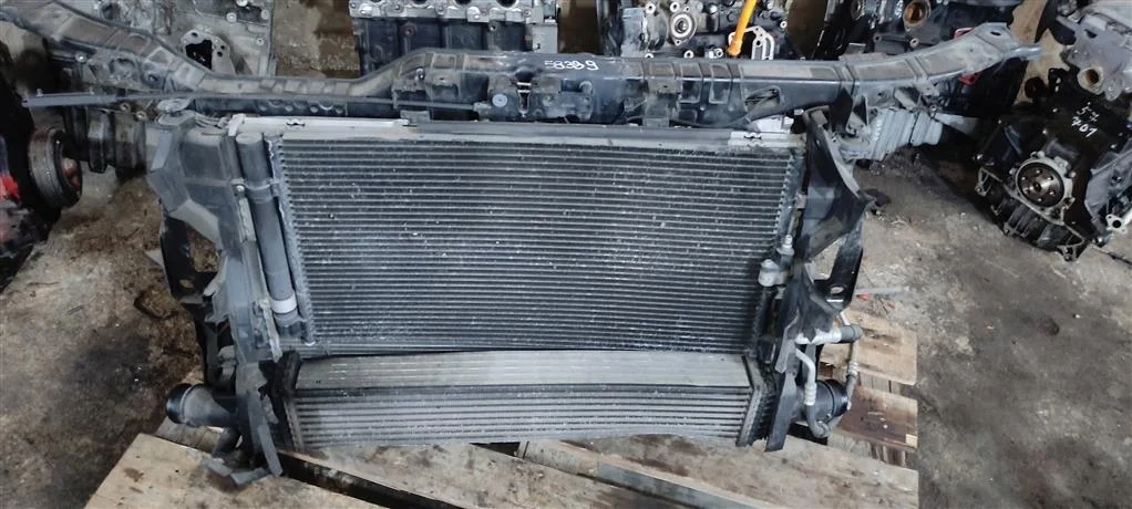 Передняя панель крепления облицовки (телевизор) 8