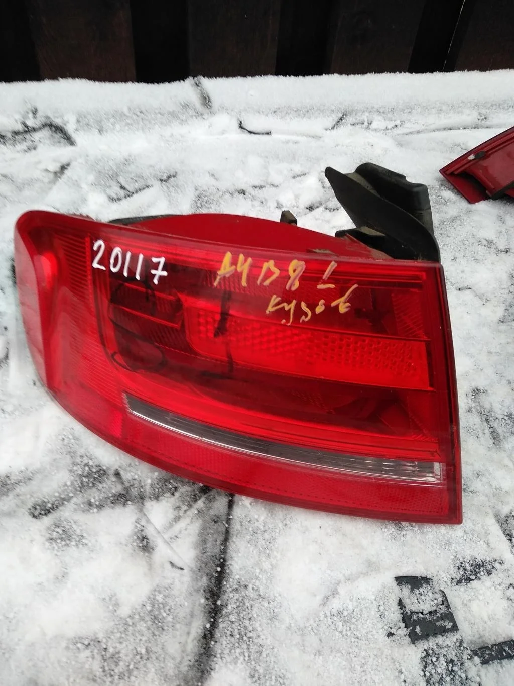 Фонарь задний левый 8K5945095E  2.0 Турбо бензин