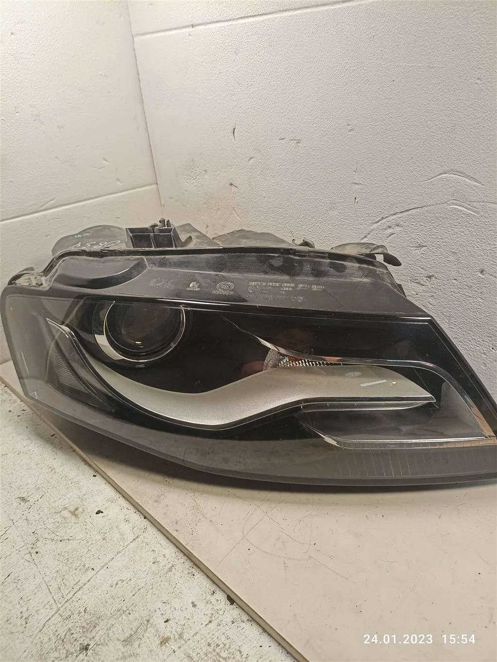 Фара правая 8K0941030AJ    Audi