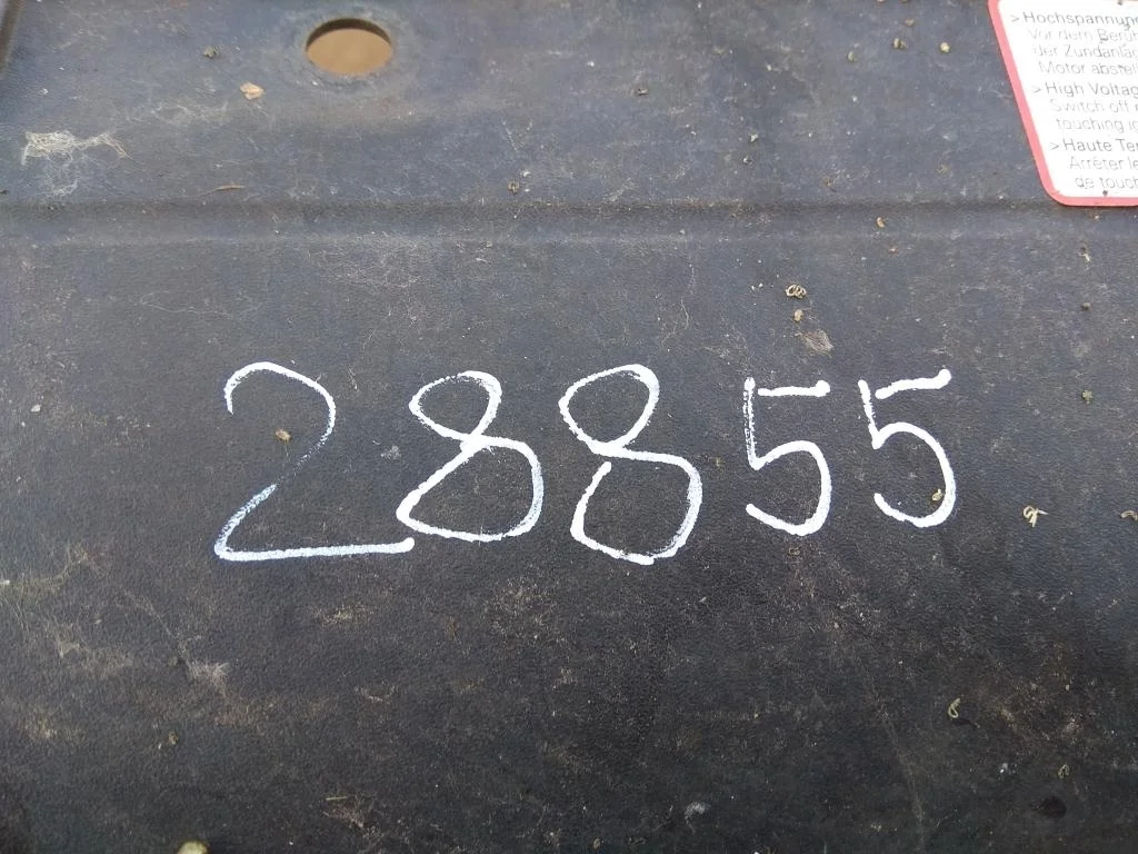 Накладка декоративная 8K0807081  2.0 Турбо бензин