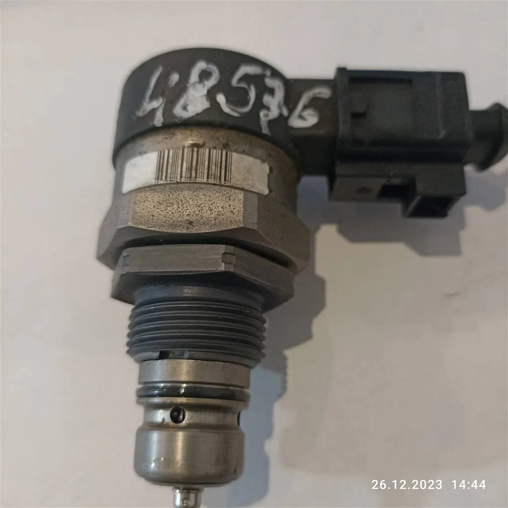 Датчик давления топлива 057130764AB  2.0 TDI Audi