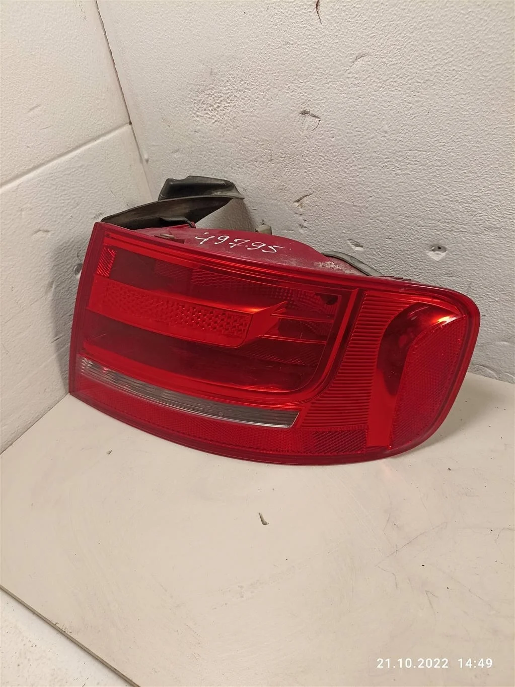 Фонарь задний правый 8K5945096D    Audi