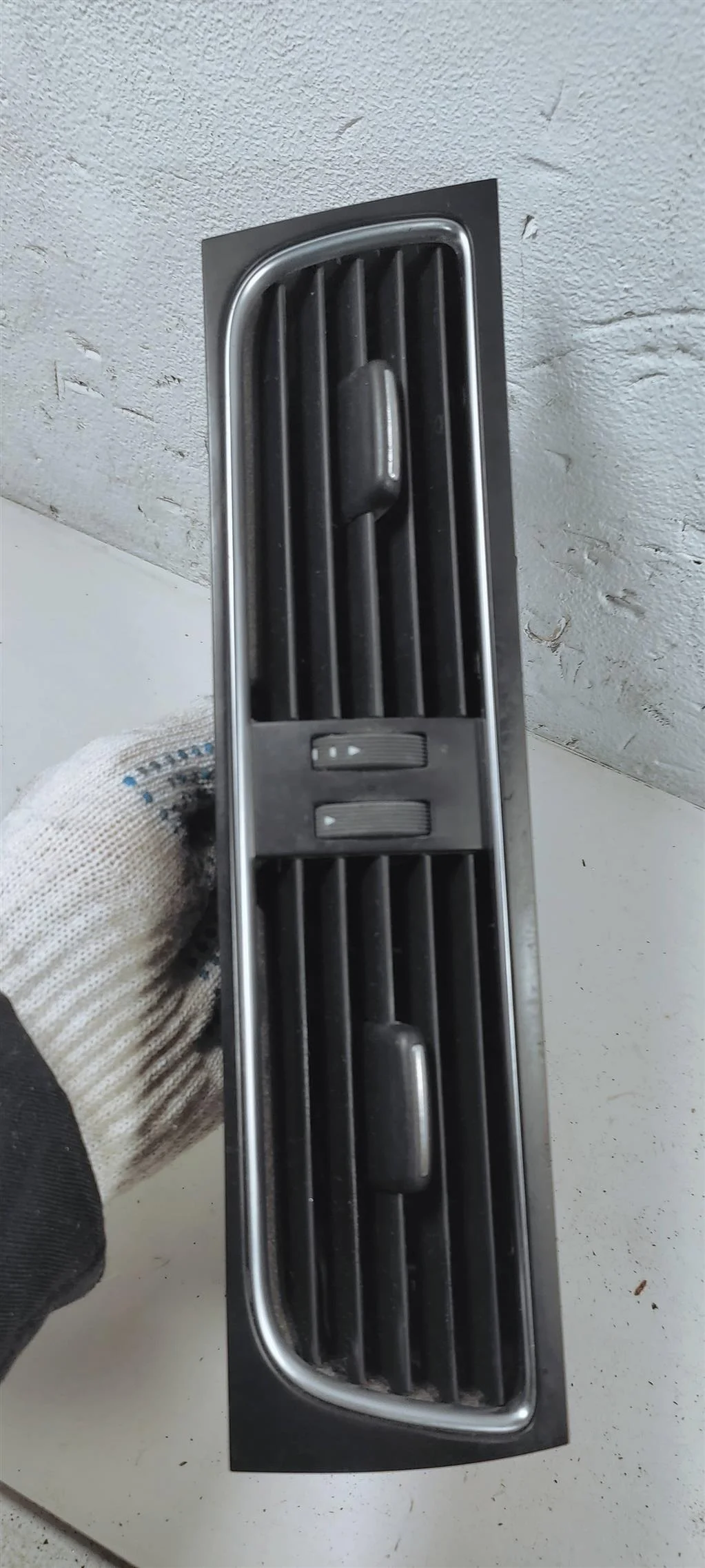 Дефлектор обдува салона 8T1820951C    Audi