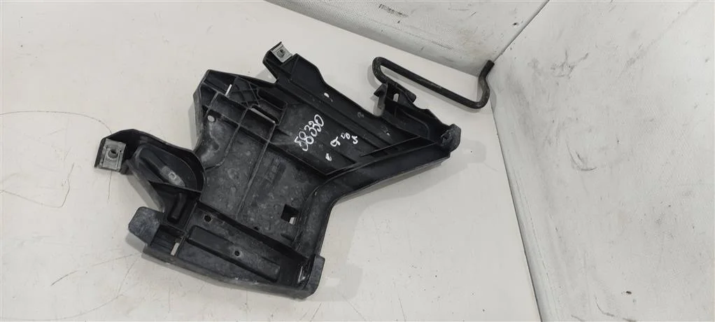 Крепление фары левой 8K0941453    Audi