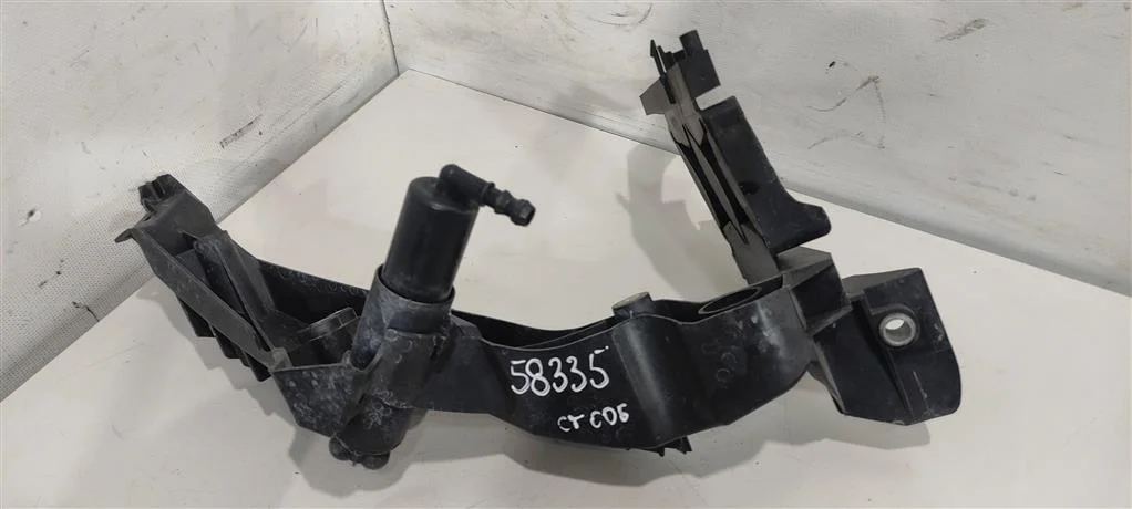 Крепление фары левой 8K0805607A    Audi