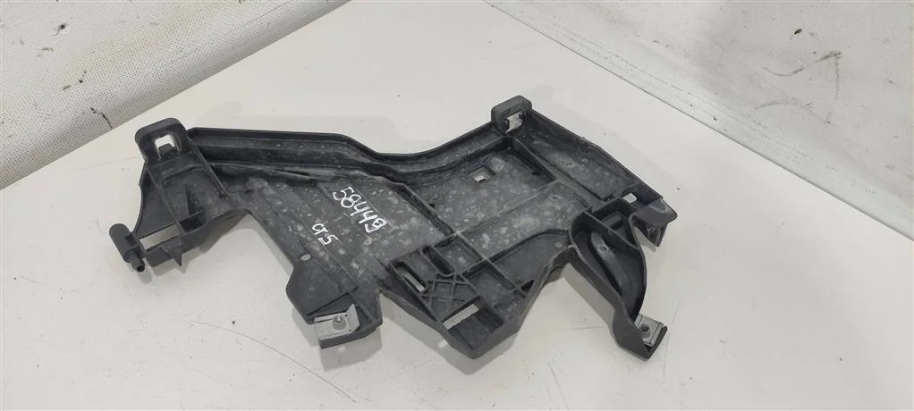 Крепление фары левой 8K0941453    Audi