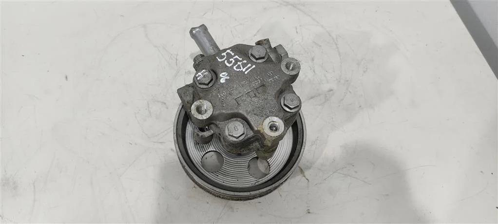 Насос гидроусилителя руля 8E0145153J  1.8 Турбо б