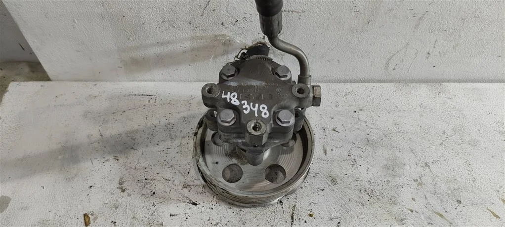 Насос гидроусилителя руля 8E0145153J  1.8 Турбо б