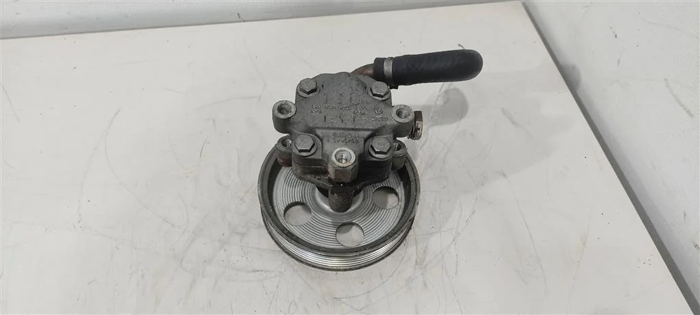 Насос гидроусилителя руля 8E0145153ES  1.8 Турбо