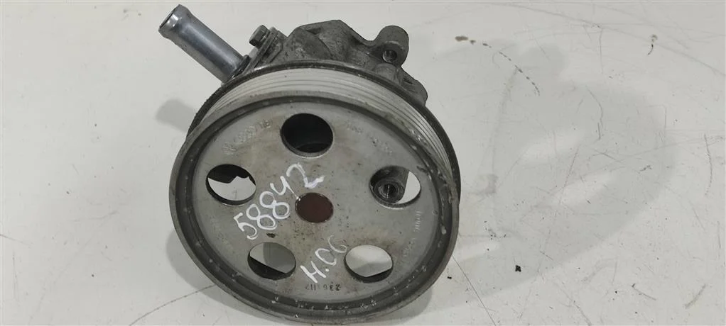 Насос гидроусилителя руля 8E0145153J  2.0 TFSI Au