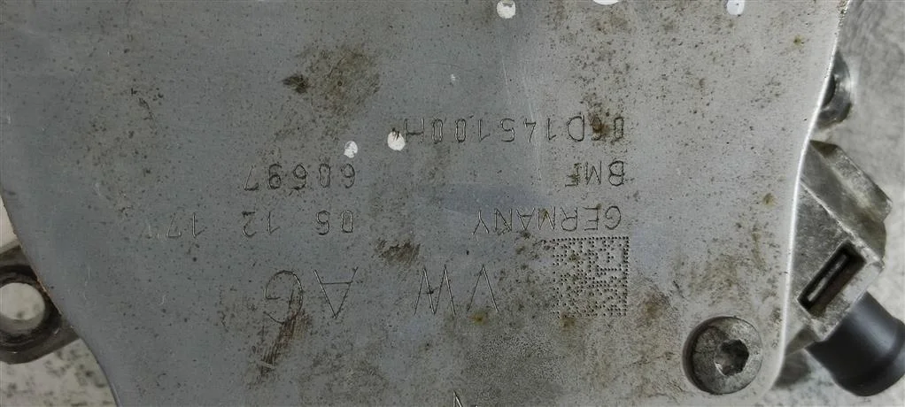 Насос вакуумный 06D145100H  2.0 Турбо бензин Audi