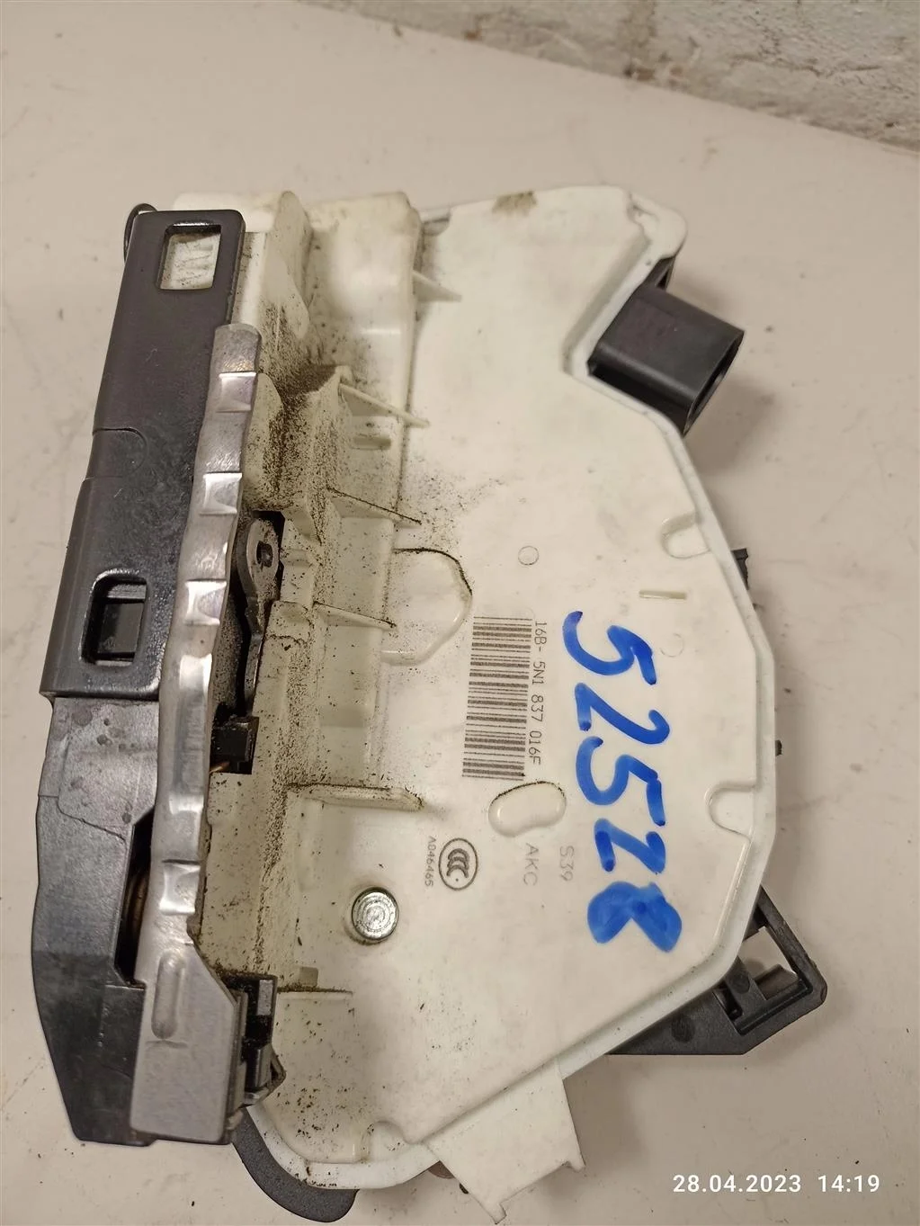 Замок двери передней правой 5N1837016F    Volkswa