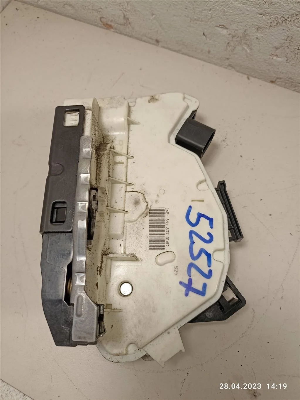 Замок двери передней правой 5N1837016D    Volkswa