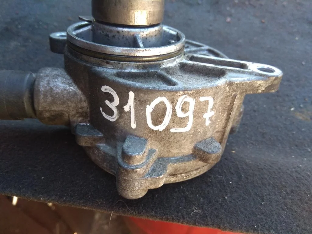 Насос вакуумный A6462300165  2.2 CDI Mercedes