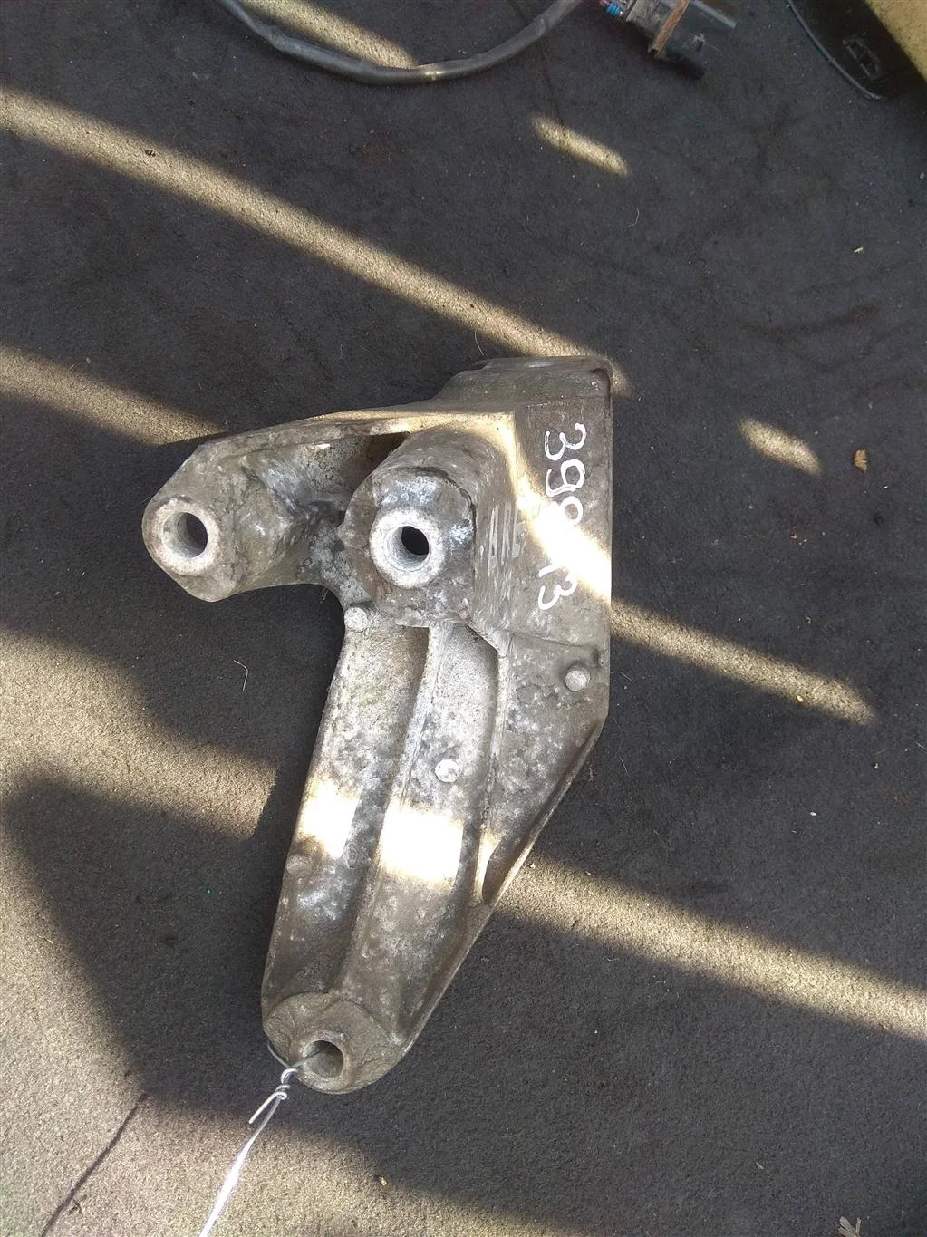 Кронштейн двигателя левый 4F0199307N  2.0 Бензин