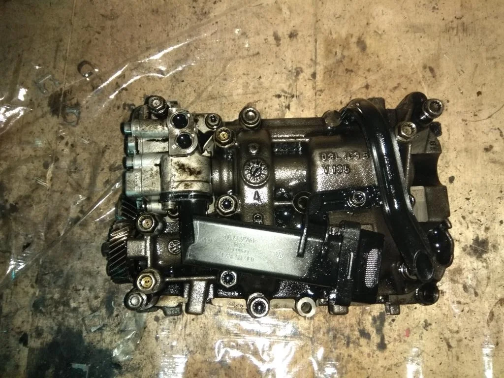 Насос масляный 03G103295AK  2.0 TDI Audi
