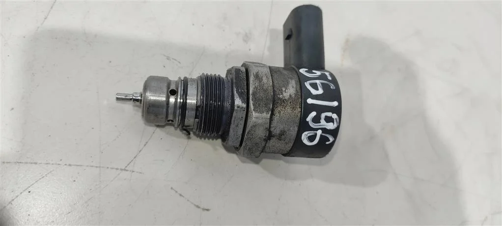 Датчик давления топлива 057130764AB  2.0 TDI Audi