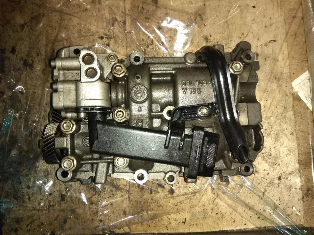 Насос масляный 03G103295AK  2.0 TDI Audi