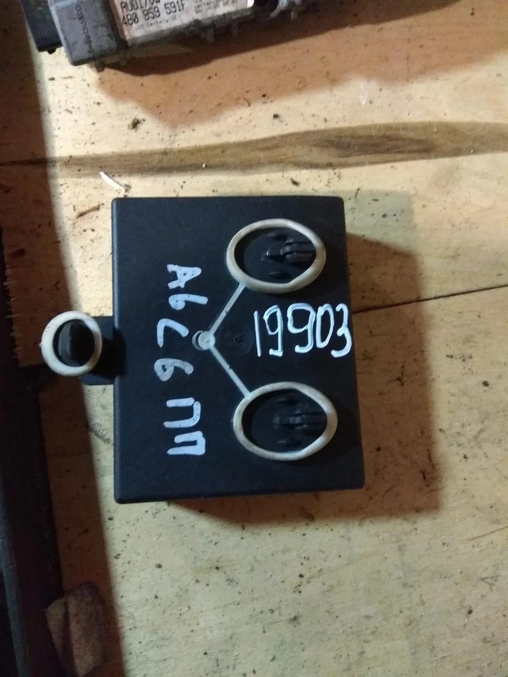 Блок управления двери передней правой 4F0959792E