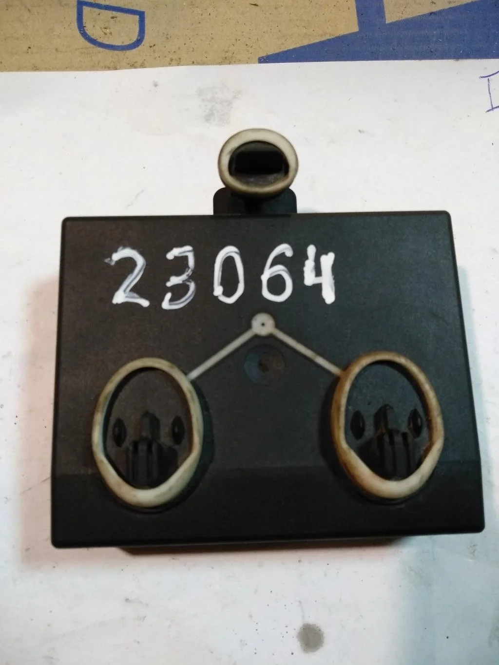 Блок управления двери передней левой 4F0959793R