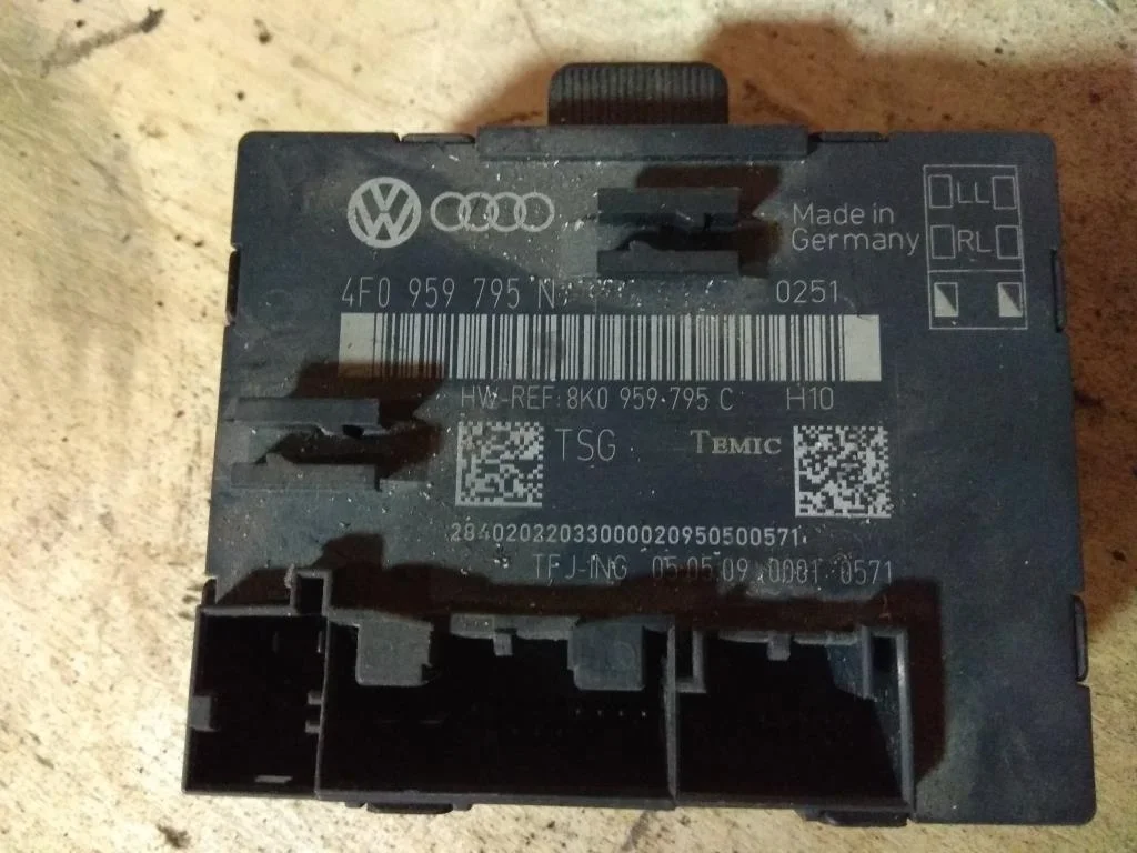 Блок управления двери задней левой 4F0959795N  2.