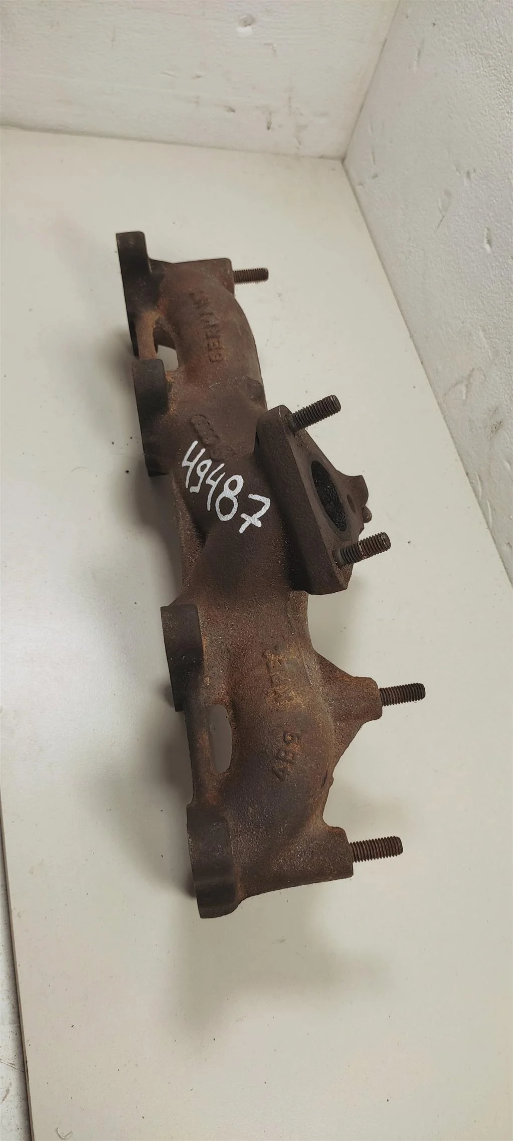 Коллектор выпускной 038253033E  1.9 TDI Volkswagen