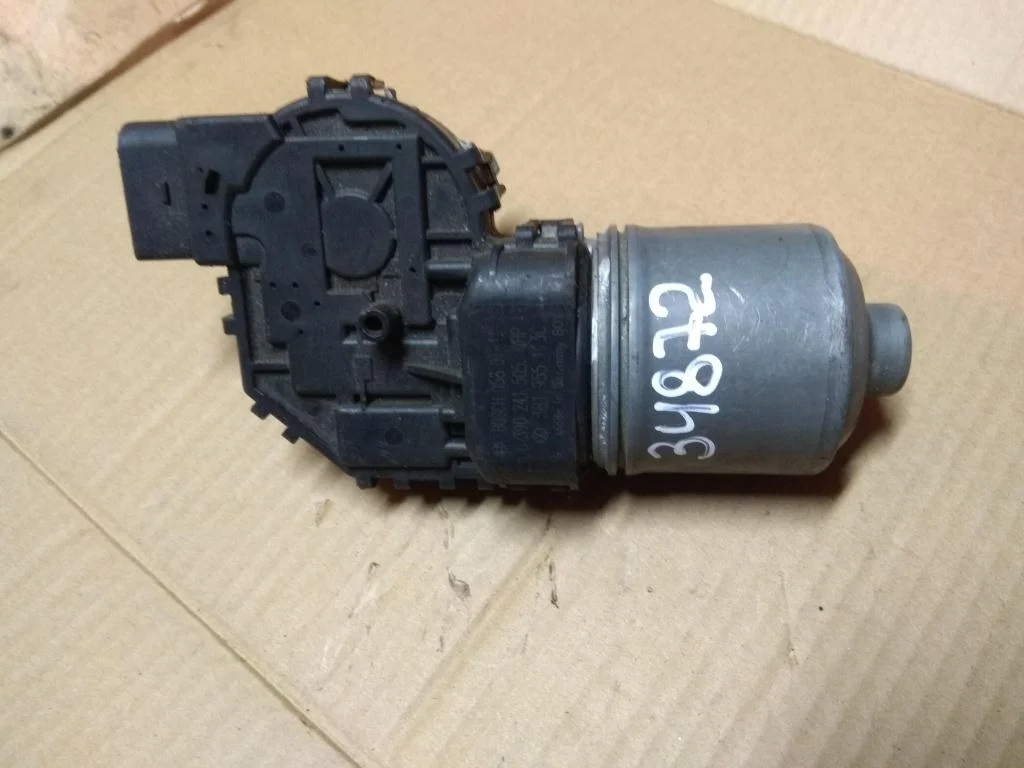 Моторчик передних стеклоочистителей (дворников) 3