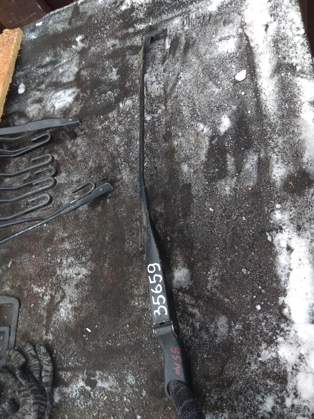 Поводок стеклоочистителя передний правый 3B195541