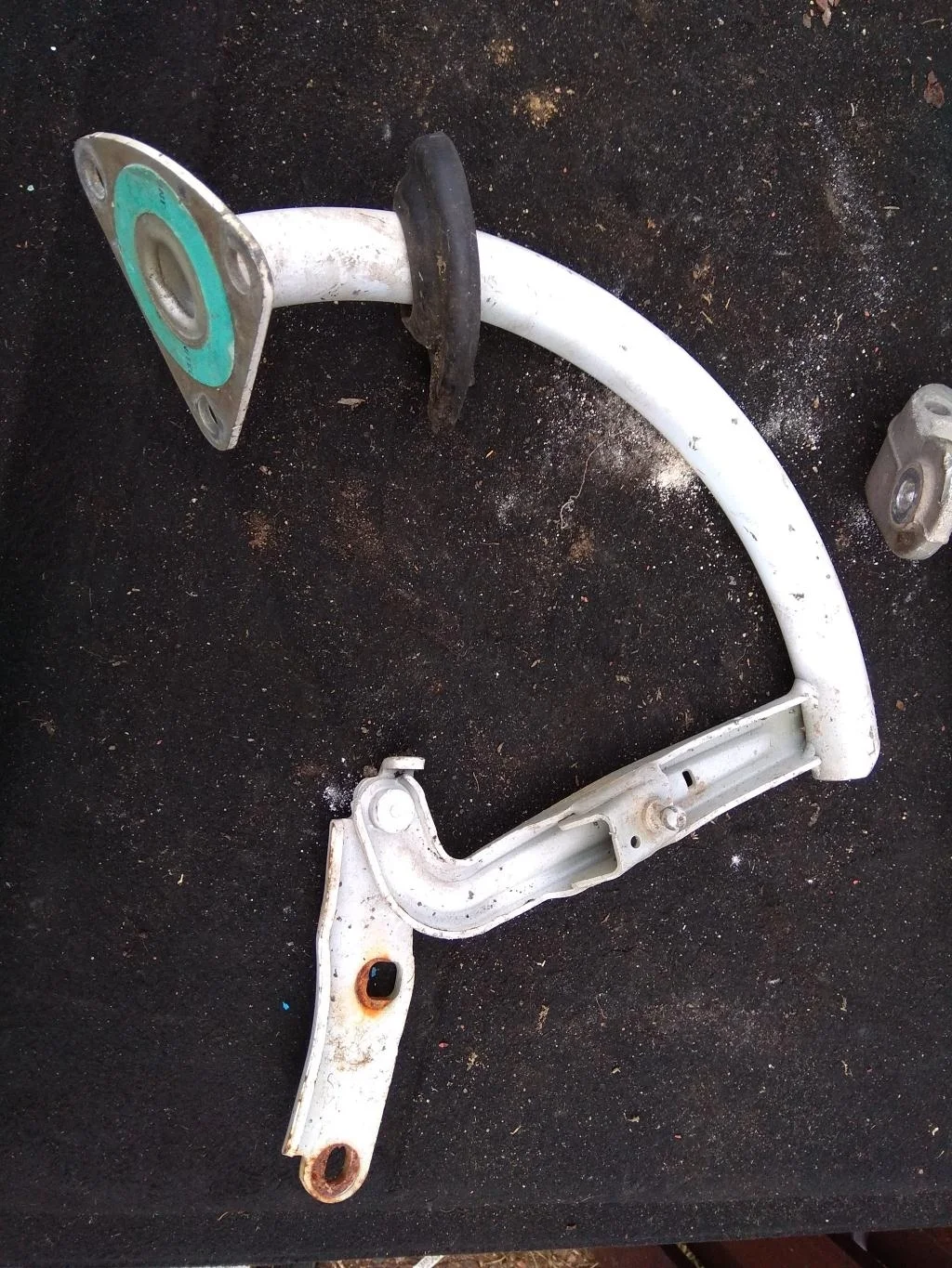 Петля крышки багажника правая 3C5827302B  2.0 Тур