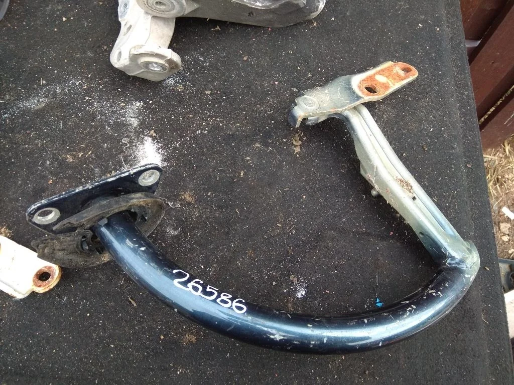 Петля крышки багажника правая 3C5827302B  2.0 Тур