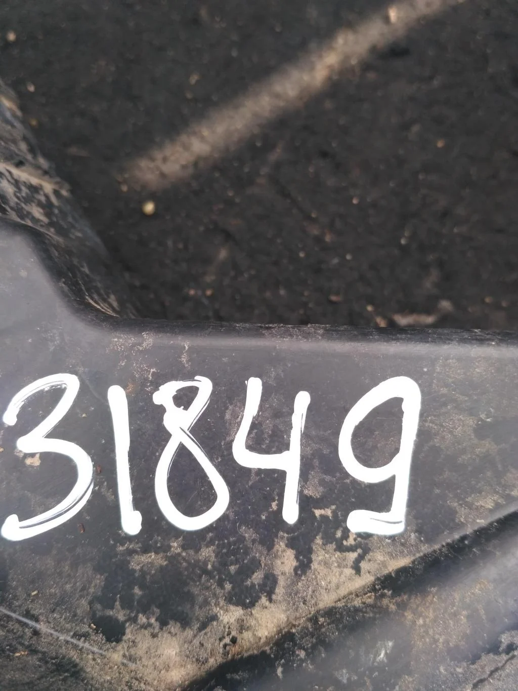 Направляющая переднего бампера левая 3C0807889  2