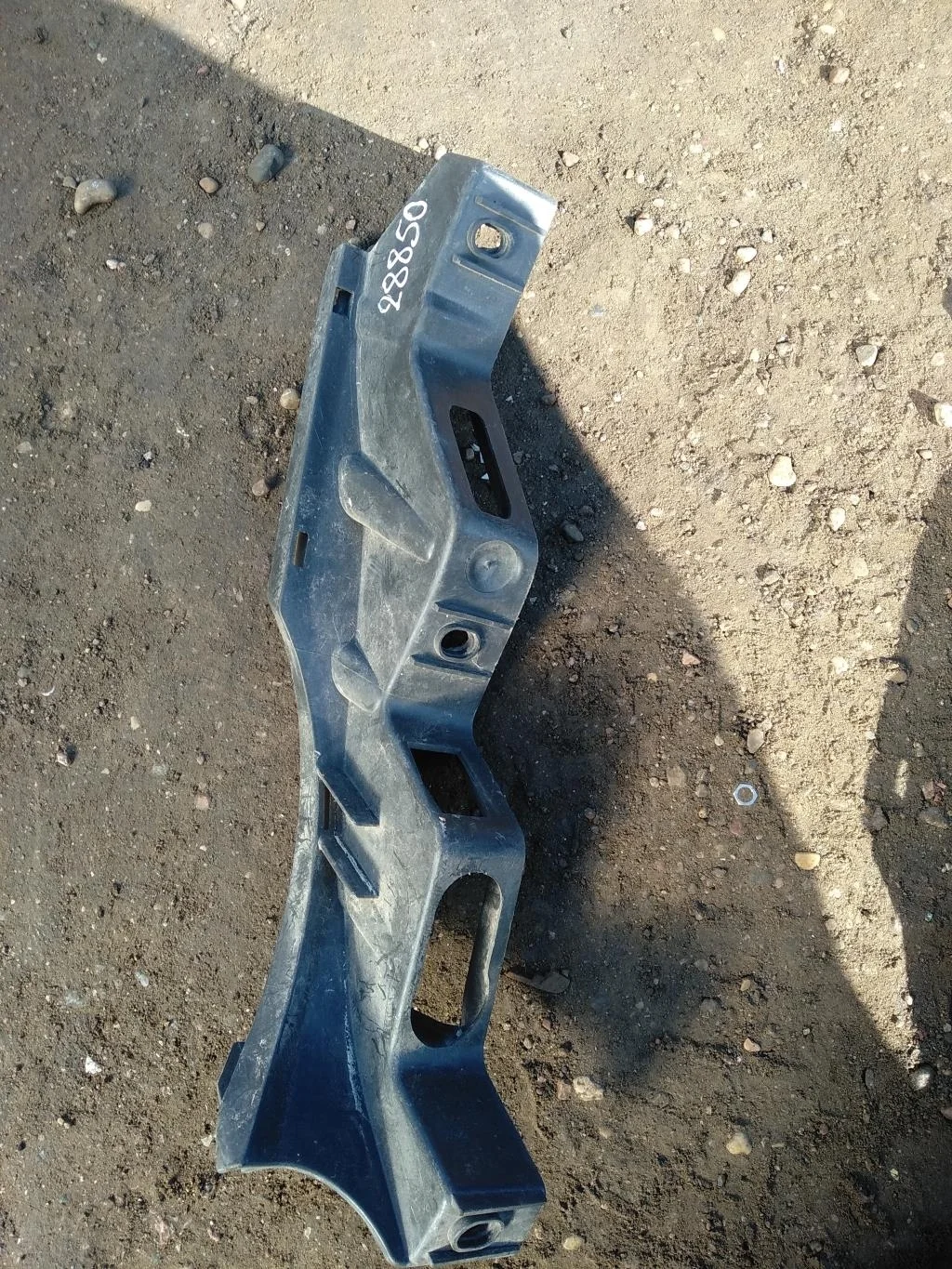 Кронштейн переднего бампера левый 3C0807889  2.0