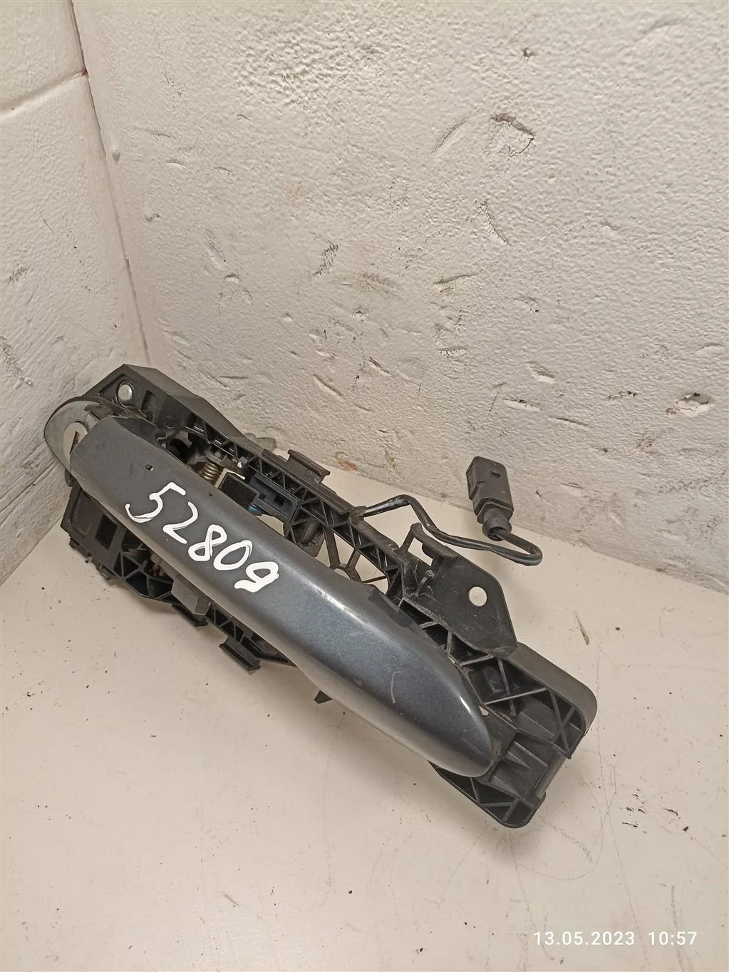 Ручка наружная передняя левая 3C0837885H    Volks