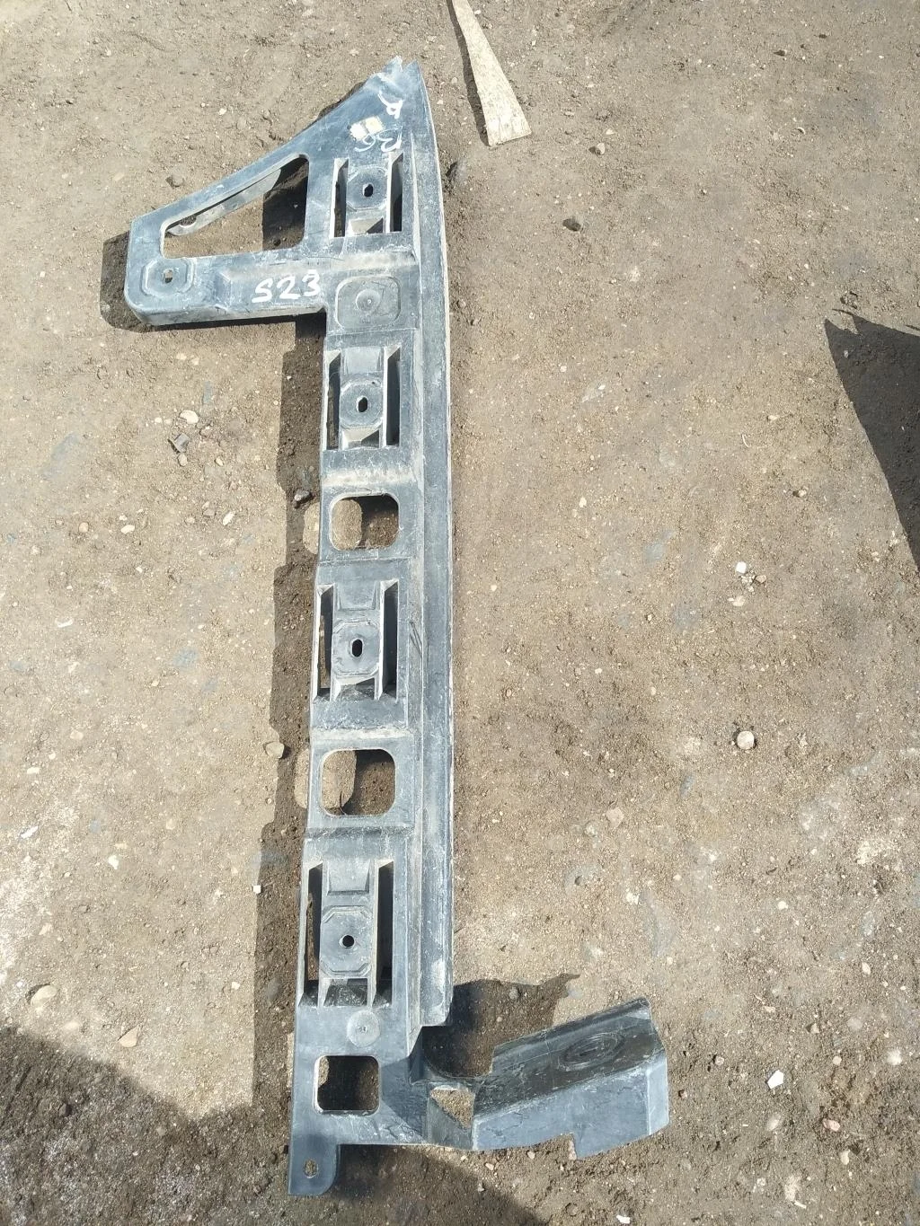 Направляющая заднего бампера правая 3C5807394  2.