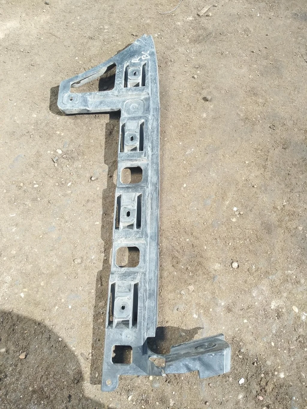 Направляющая заднего бампера правая 3C5807394  2.