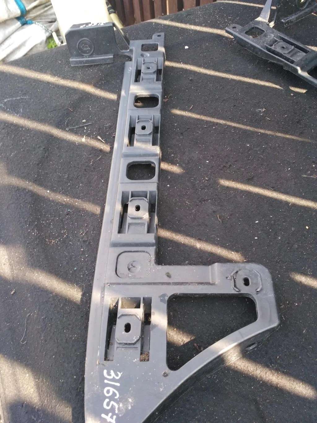 Направляющая заднего бампера правая 3C5807394  2.