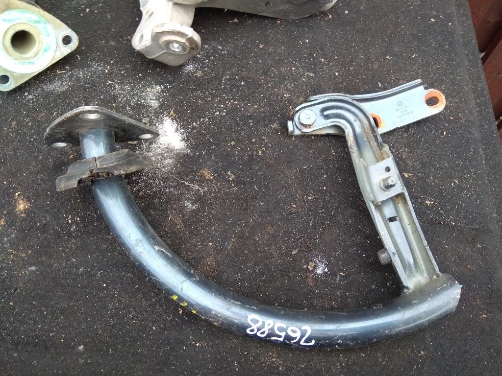 Петля крышки багажника левая 3C5827301B  2.0 Турб