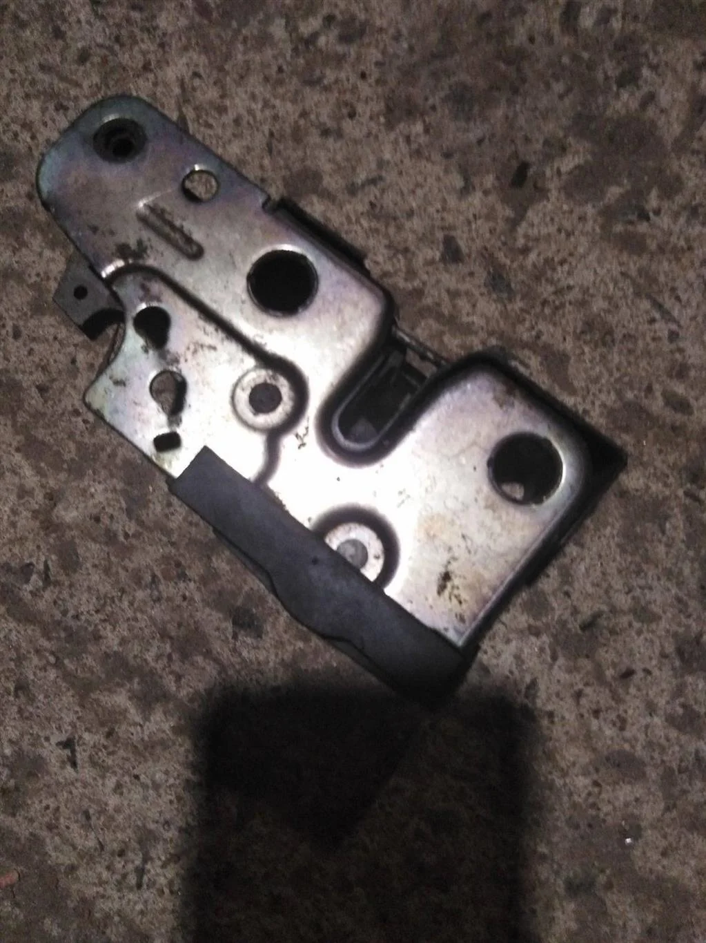 Замок капота 3C1823509D  1.9 TDI Volkswagen