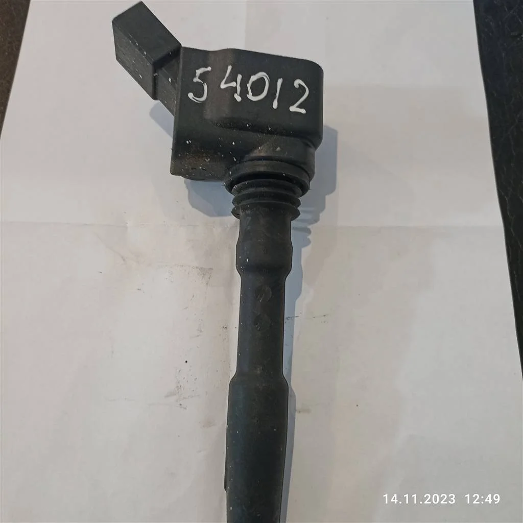 Катушка зажигания 06H905110G  2.0 Бензин Audi