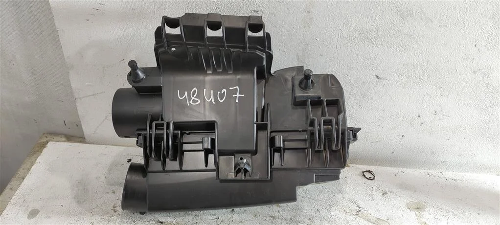 Корпус воздушного фильтра A2710901601  1.8 Турбо
