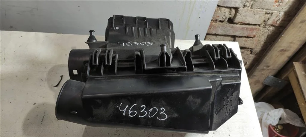 Корпус воздушного фильтра A2710901601  1.8 Турбо