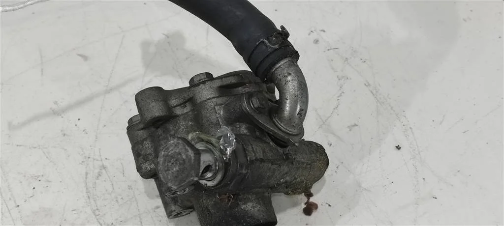 Насос гидроусилителя руля 2K0422154A  1.9 TDI Vol